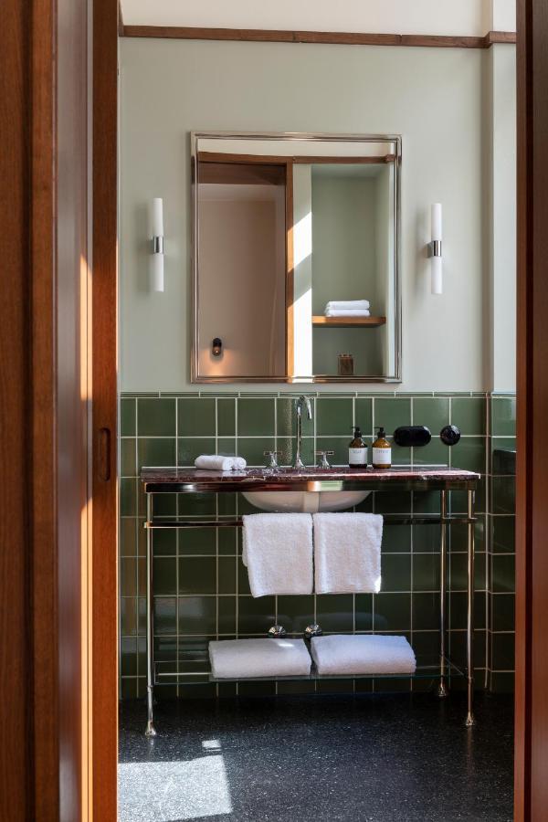 Boutique Hotel Chateau Royal Βερολίνο Εξωτερικό φωτογραφία Bathroom at the Hotel